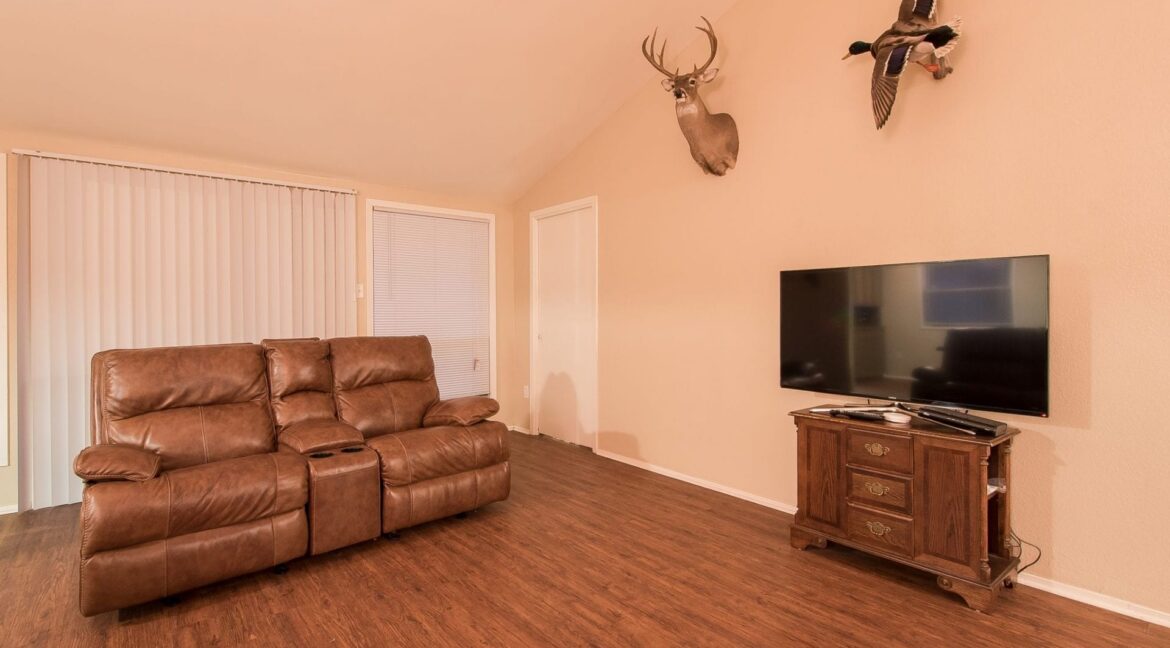 03-Family-Room-8086
