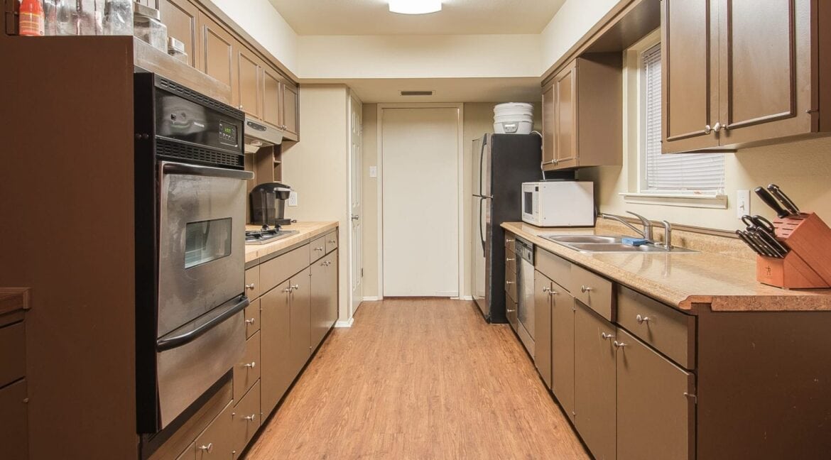 04-Kitchen-and-Nook-8089
