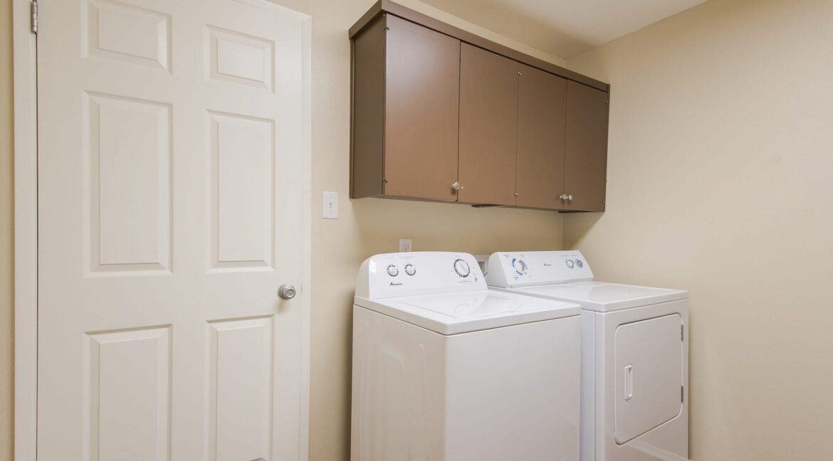 08-Laundry-Room-8098
