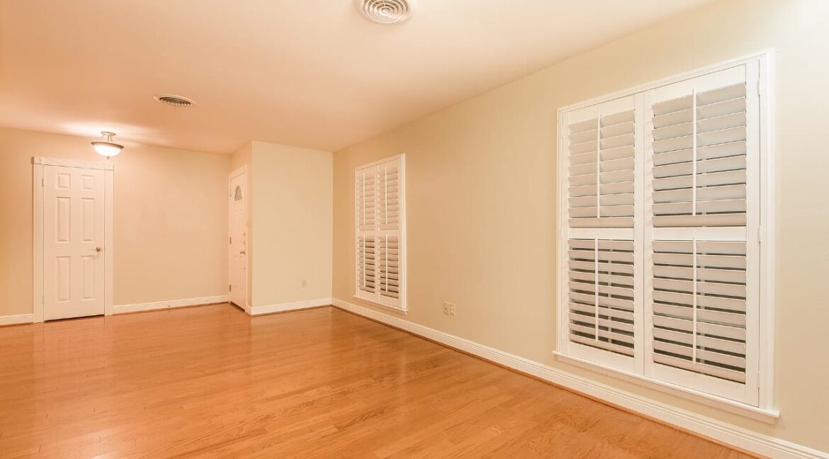 02-Living-Room-and-Dining-Room-4935-1280x853-min-1
