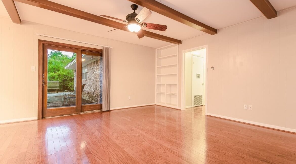 03-Family-Room-4912-1280x880-min-1