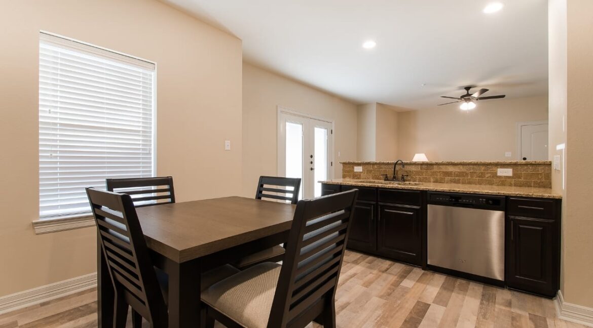 02-Kitchen-and-Nook-2344-1280x853