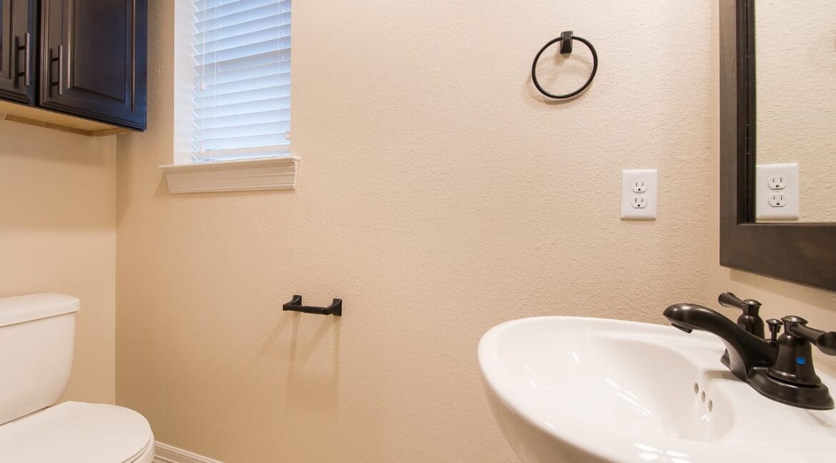 05-Half-Bathroom-2360-1280x853