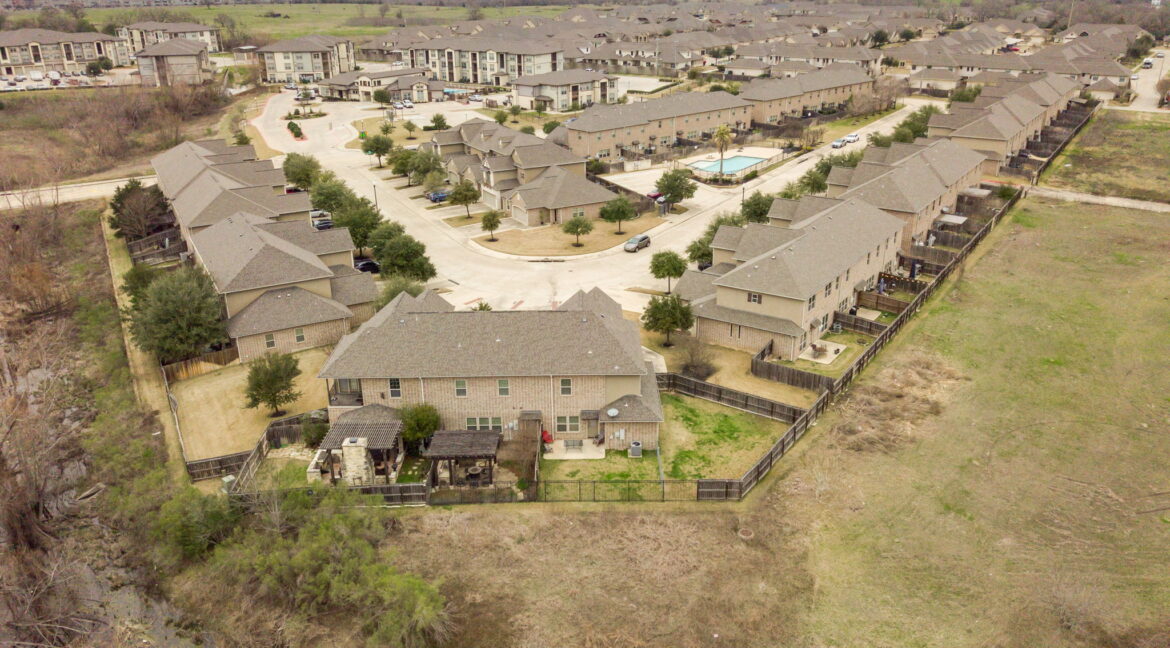 30-web-or-mls-Crecent Ridge_29