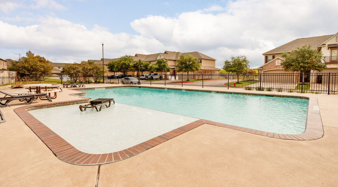 33-web-or-mls-Pool 01