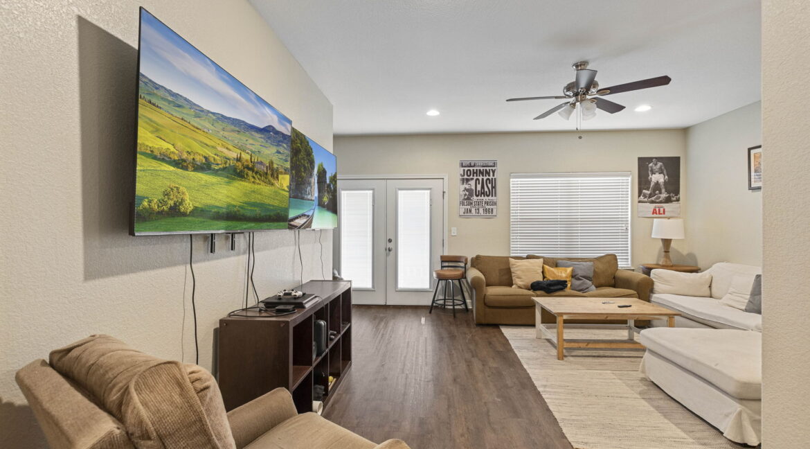 Upstairs Common Area (2)