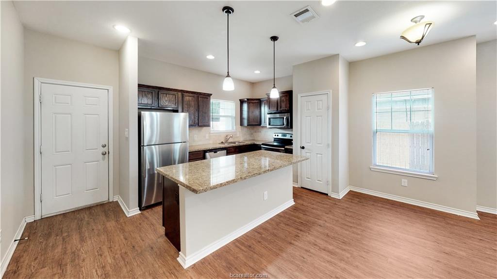 Asset Hero Property Management - 105 D Richards Street - Kitchen