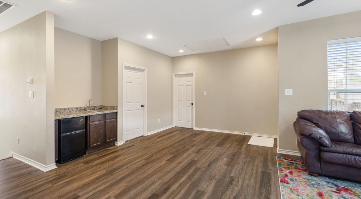 upstairs common entry